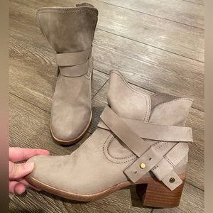 Ugg Elora Ankle Boots